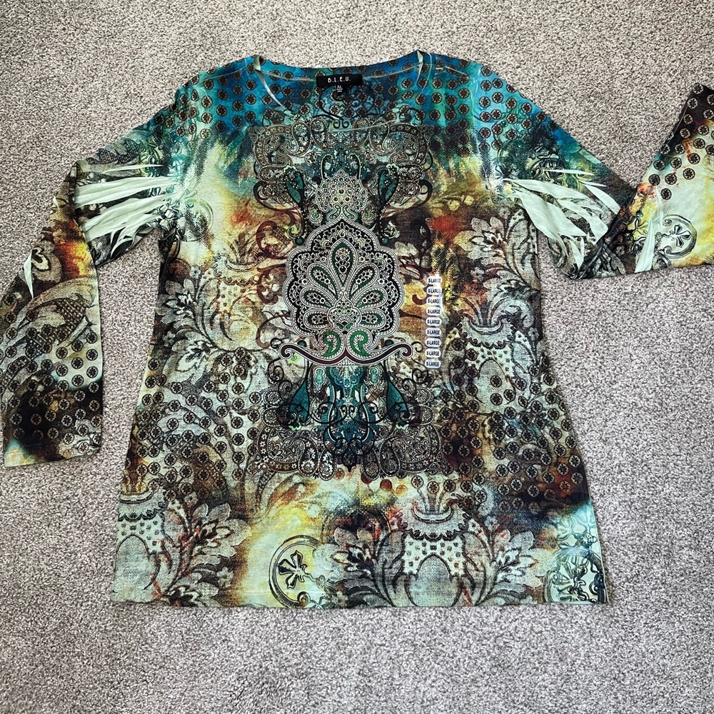 B.L.E.U. Women’s XL long sleeve top NWOT